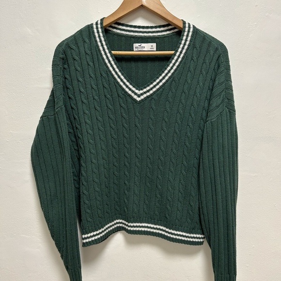 "Hollister Cable-Knit V-Neck Sweater" - Picture 3 of 4